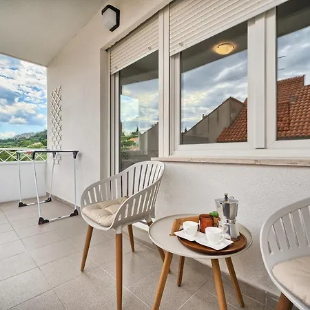A2- Luxury W Big Balcony 4 Min Walk To Apartment