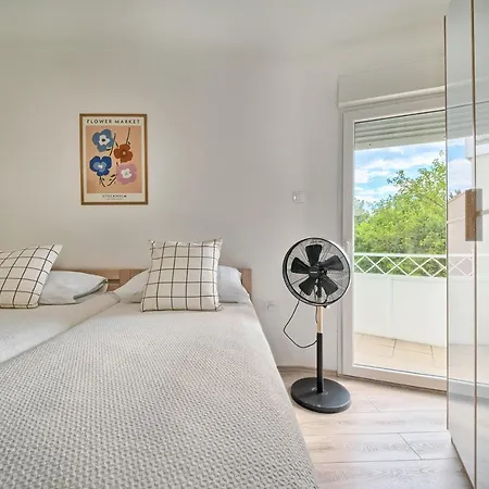 A2- Luxury W Big Balcony 4 Min Walk To *