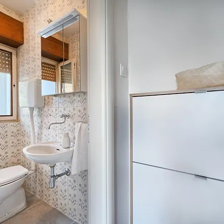 Apartment A2- Luxury W Big Balcony 4 Min Walk To Split