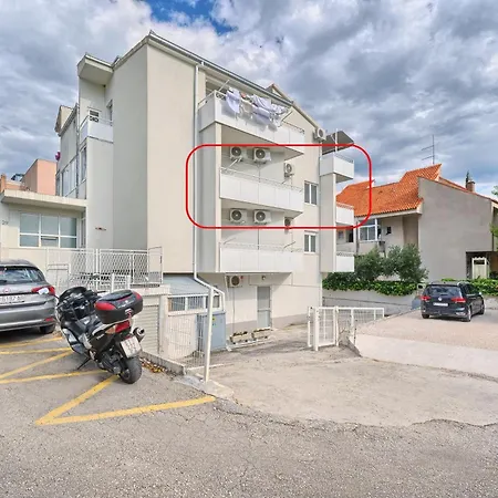 A2- Luxury W Big Balcony 4 Min Walk To